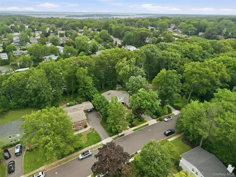 16 Sagamore Road East Norwich NY 11732