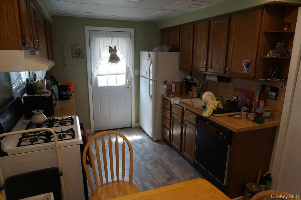 820 N Indiana Avenue Lindenhurst NY 11757