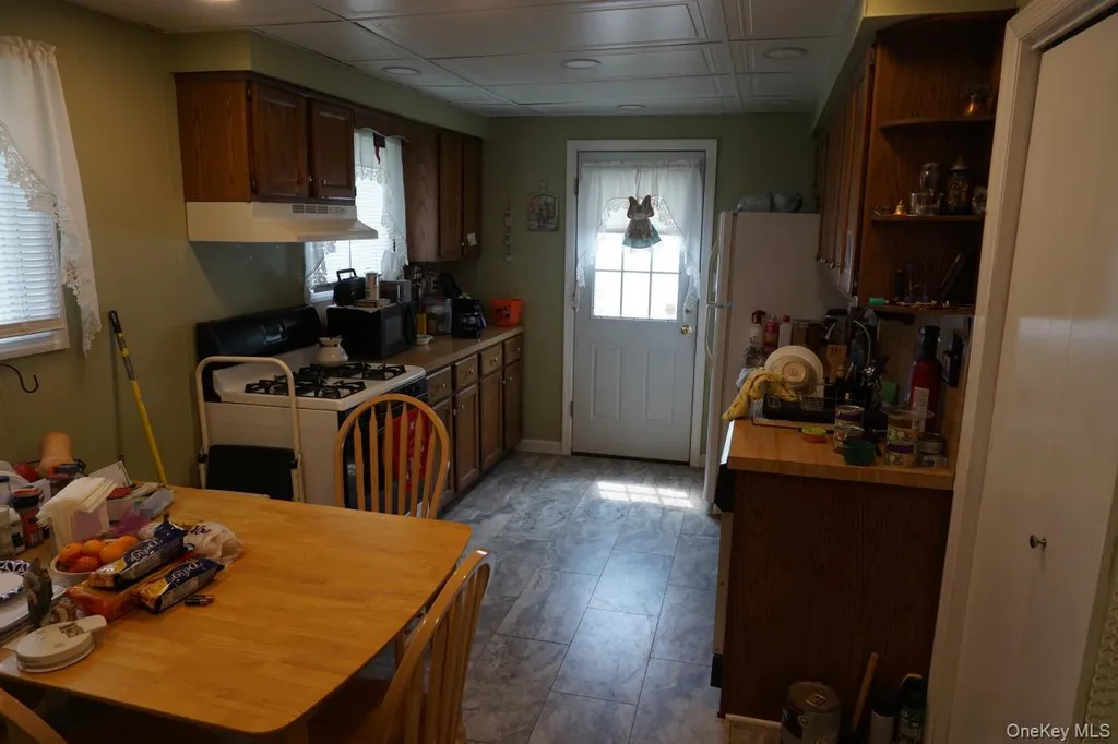 820 N Indiana Avenue Lindenhurst NY 11757
