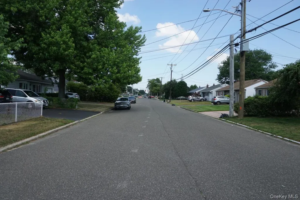 820 N Indiana Avenue Lindenhurst NY 11757