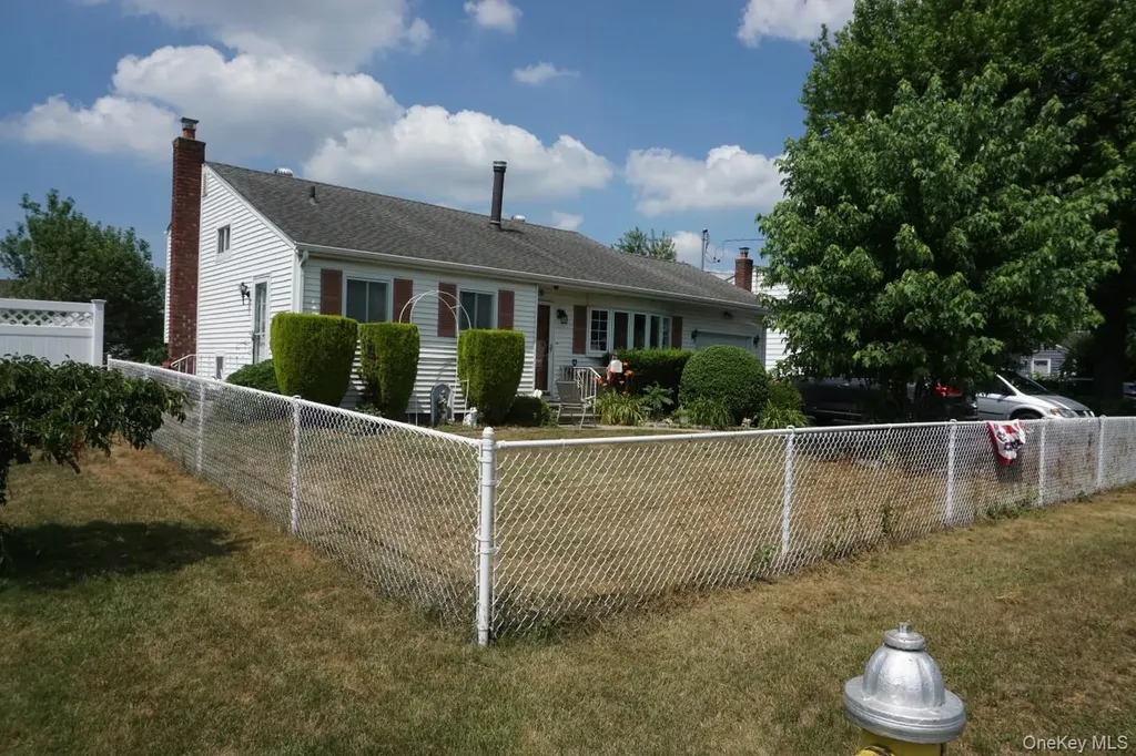 820 N Indiana Avenue Lindenhurst NY 11757