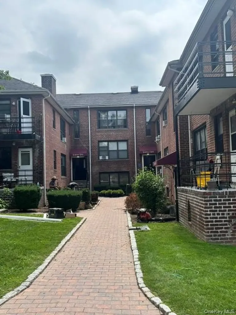 33 Van Wart Avenue White Plains NY 10606