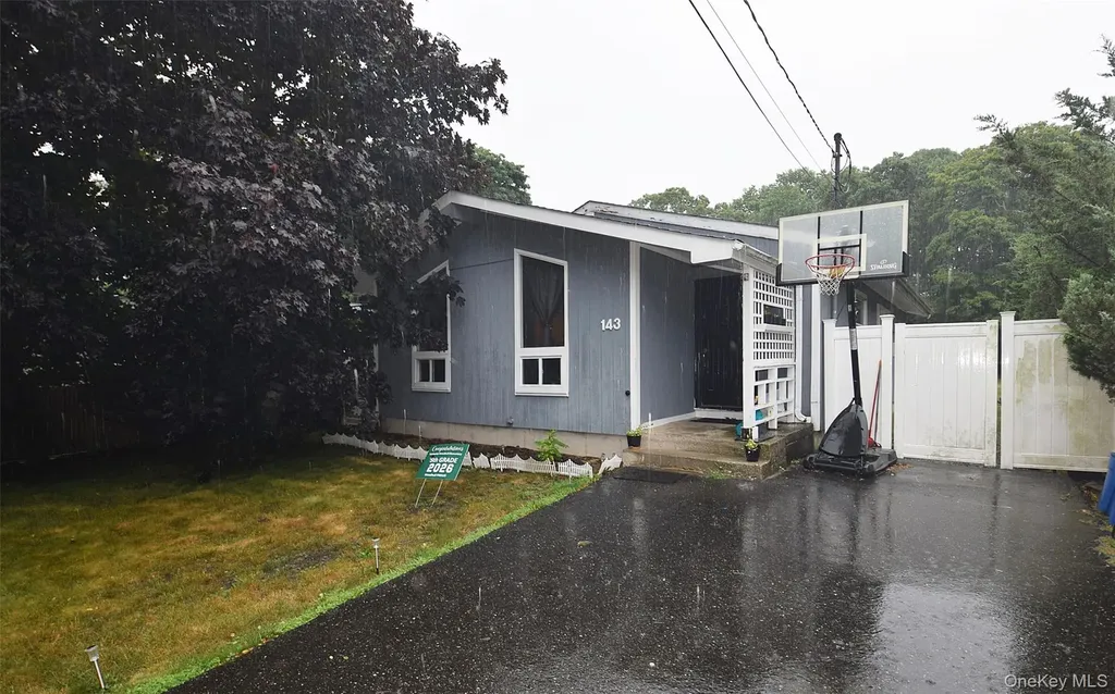143 Meadowmere Avenue Mastic NY 11950