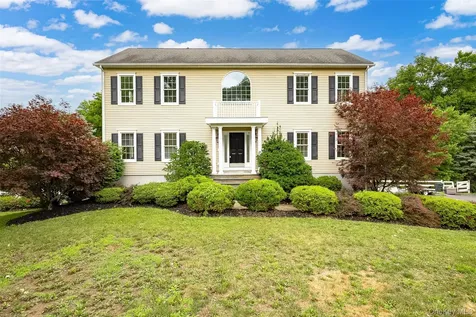 7 Fox Run Wappingers Falls NY 12590