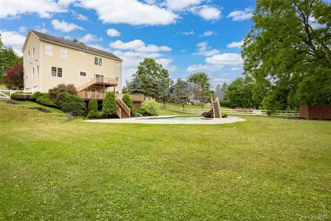 7 Fox Run Wappingers Falls NY 12590