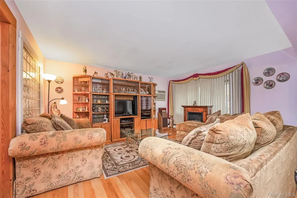 2 Glow Lane Hicksville NY 11801