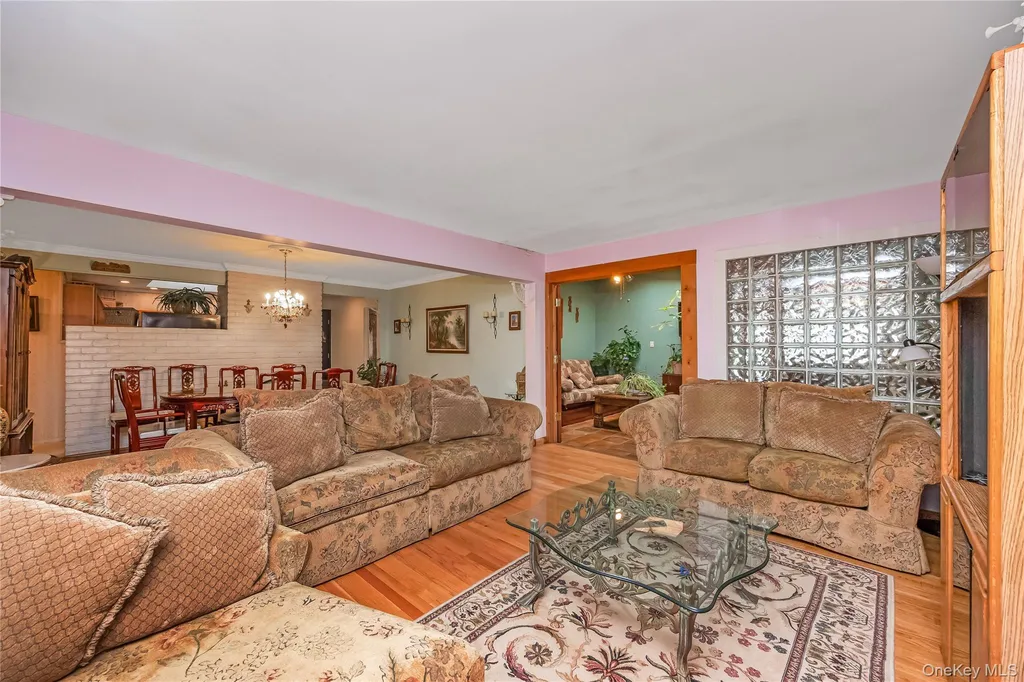 2 Glow Lane Hicksville NY 11801