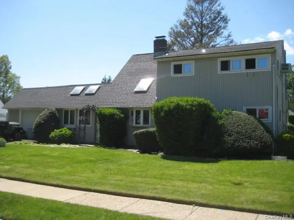 2 Glow Lane Hicksville NY 11801