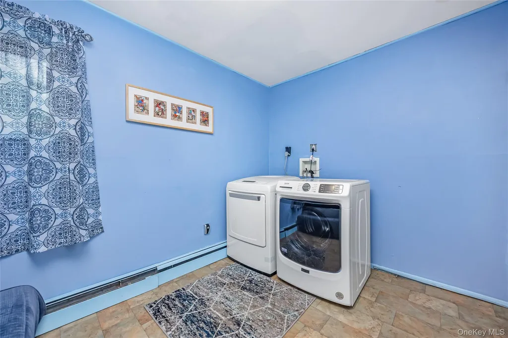 2 Glow Lane Hicksville NY 11801