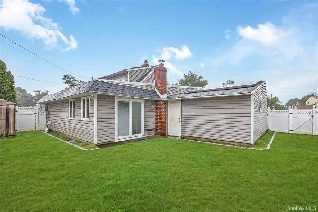 2 Glow Lane Hicksville NY 11801