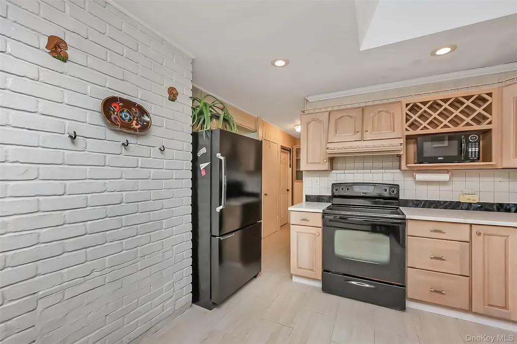 2 Glow Lane Hicksville NY 11801