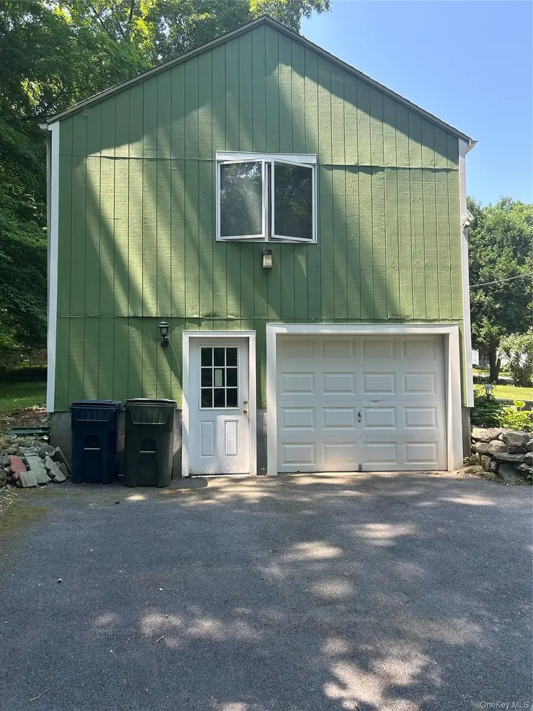 55 Glenacom Road Mahopac NY 10541