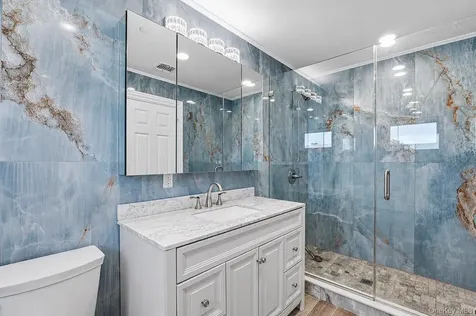 762 Pecan Street Lindenhurst NY 11757