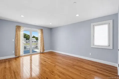 762 Pecan Street Lindenhurst NY 11757