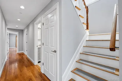 762 Pecan Street Lindenhurst NY 11757