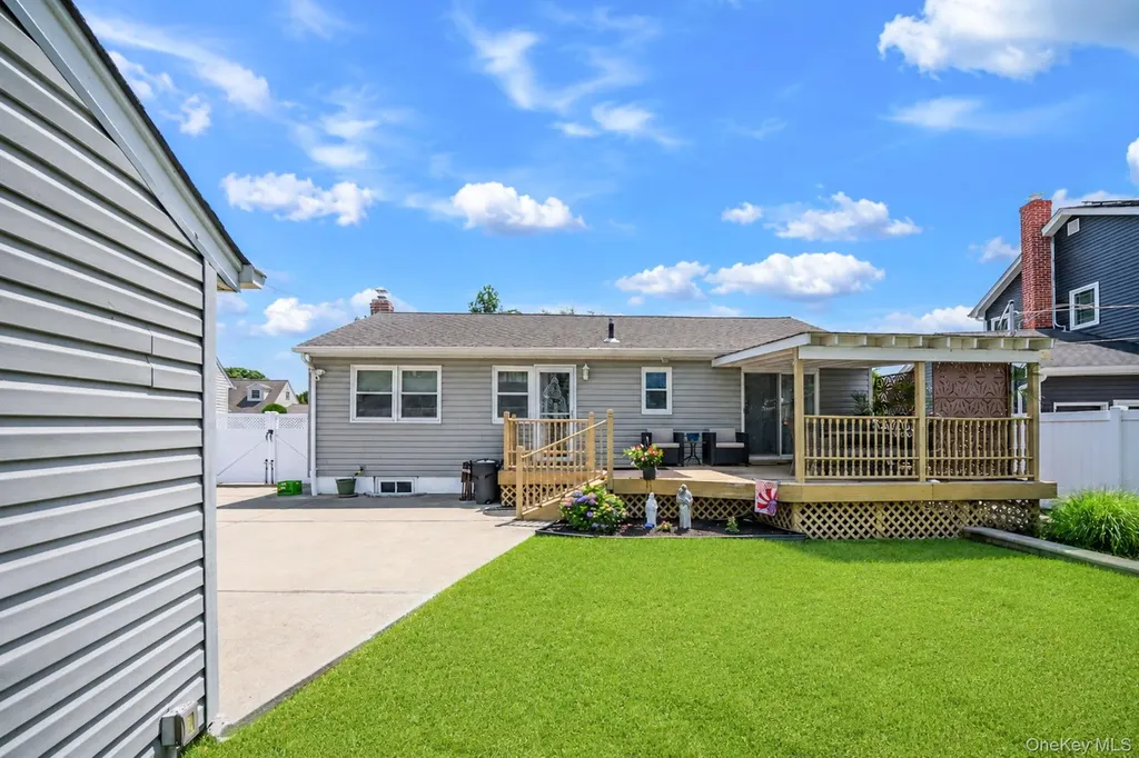 200 Whelan Place Seaford NY 11783