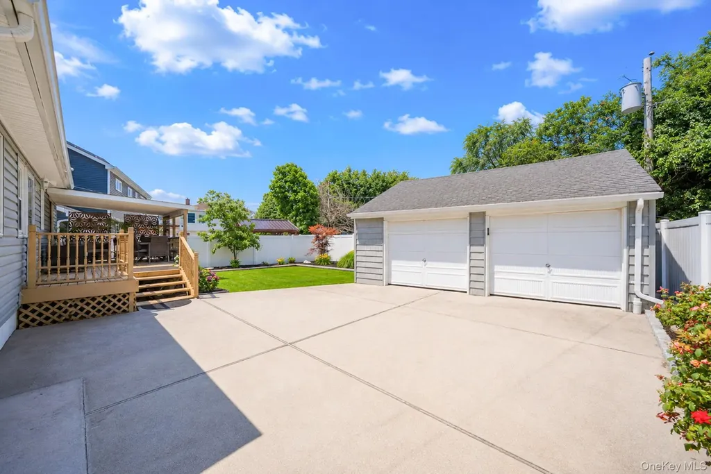 200 Whelan Place Seaford NY 11783