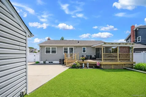 200 Whelan Place Seaford NY 11783