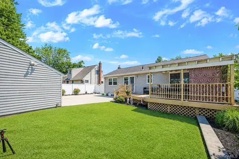 200 Whelan Place Seaford NY 11783
