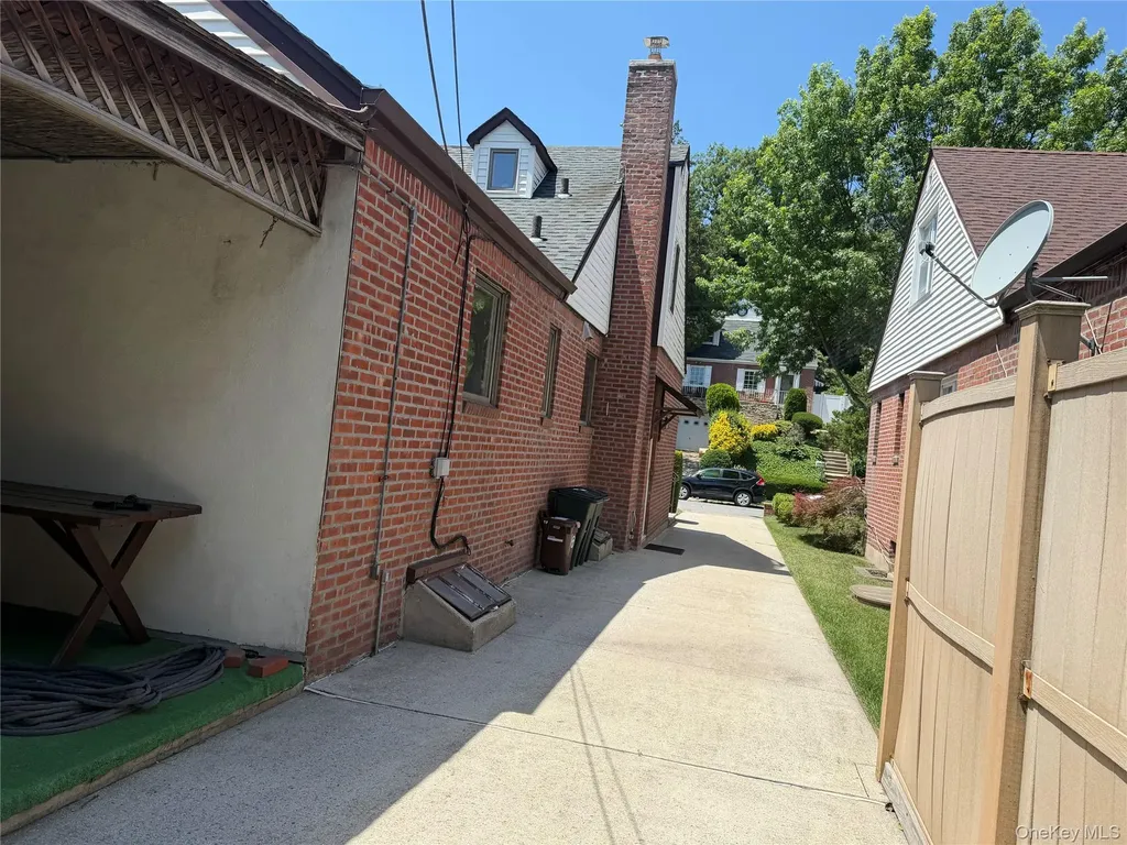 20938 Whitehall Terrace Queens Village NY 11427