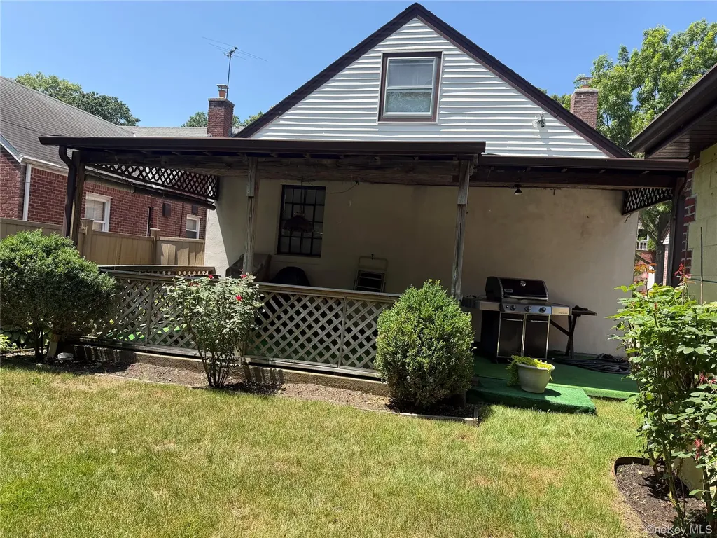 20938 Whitehall Terrace Queens Village NY 11427