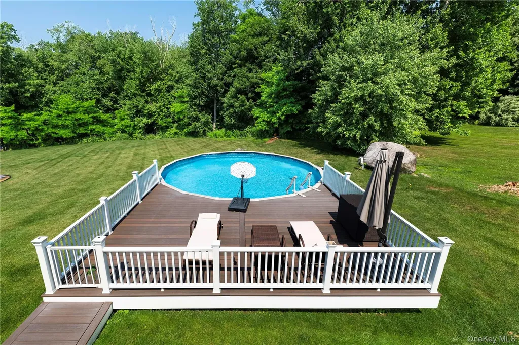16 Noble Court Mahopac NY 10541