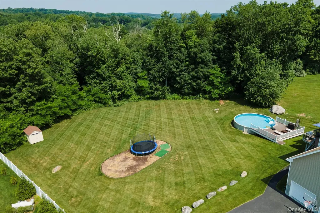16 Noble Court Mahopac NY 10541
