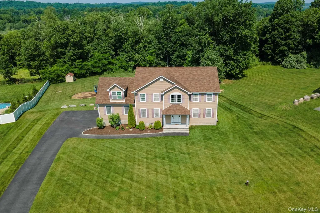 16 Noble Court Mahopac NY 10541
