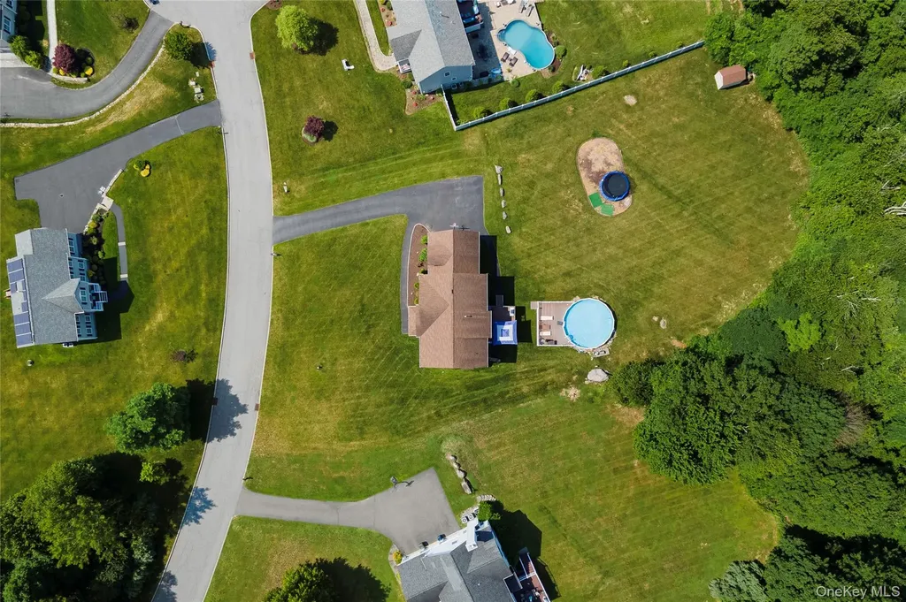 16 Noble Court Mahopac NY 10541
