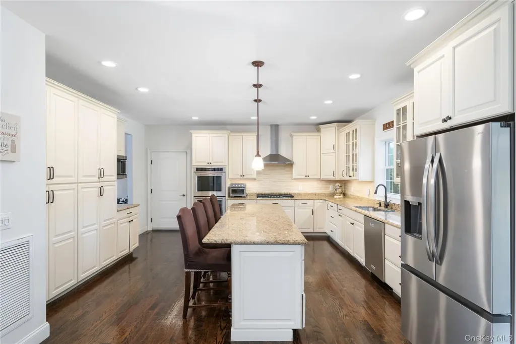 16 Noble Court Mahopac NY 10541