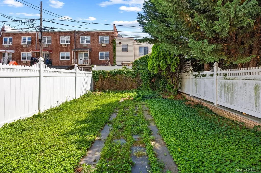 7031 67th Place Glendale NY 11385