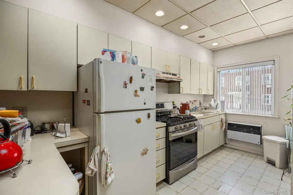7031 67th Place Glendale NY 11385