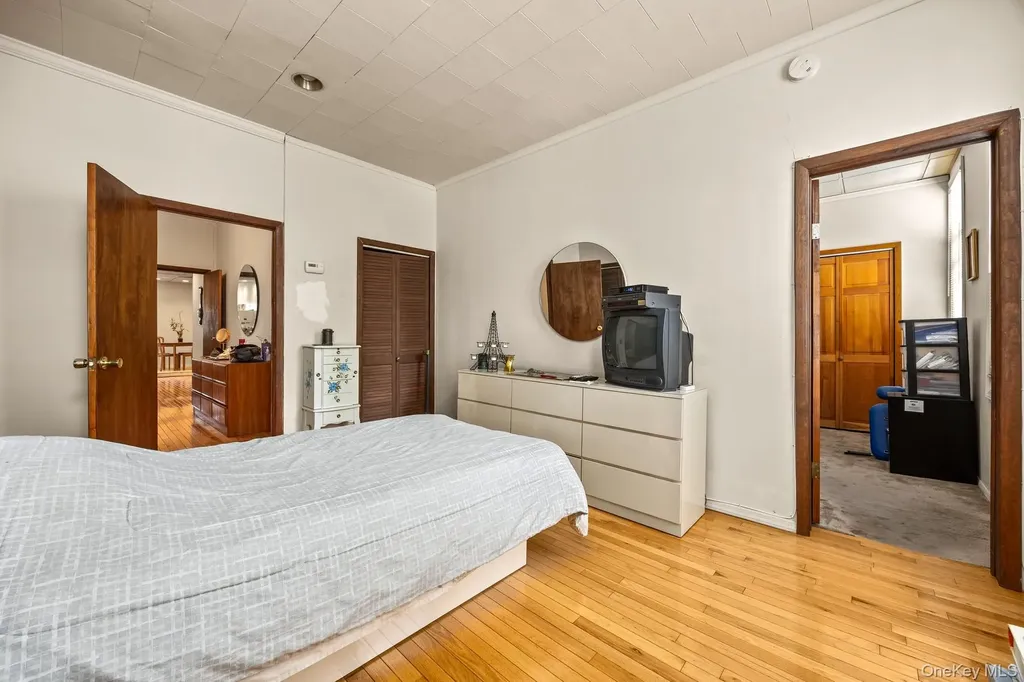 7031 67th Place Glendale NY 11385