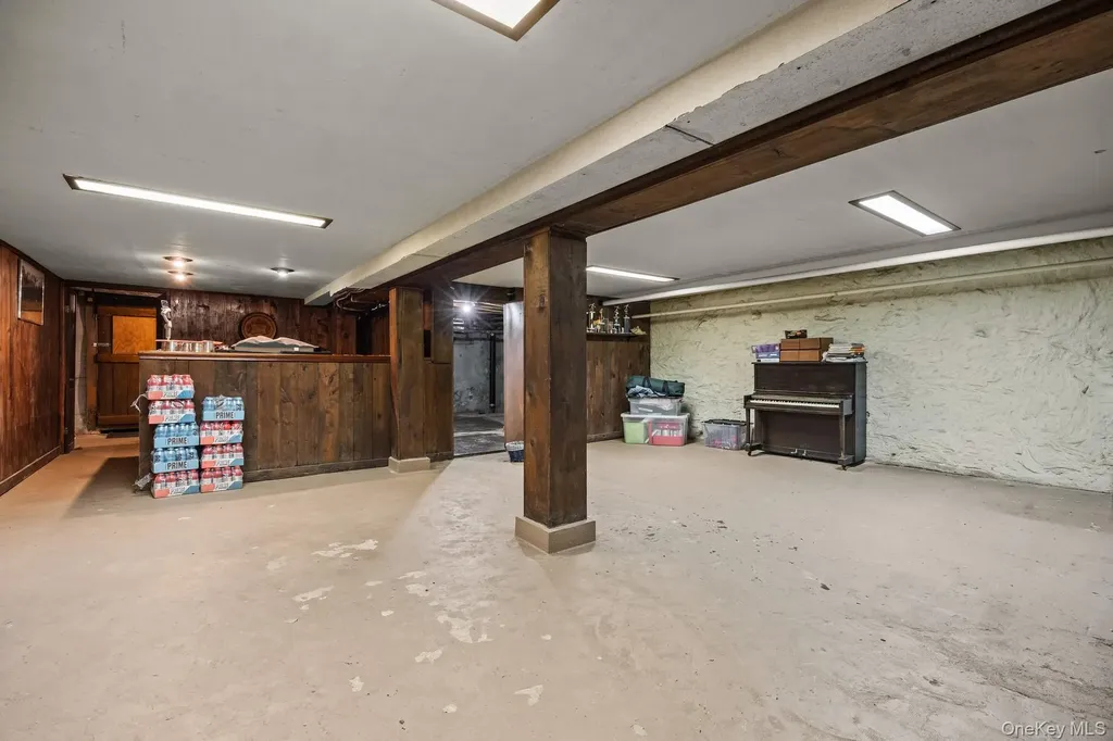 7031 67th Place Glendale NY 11385