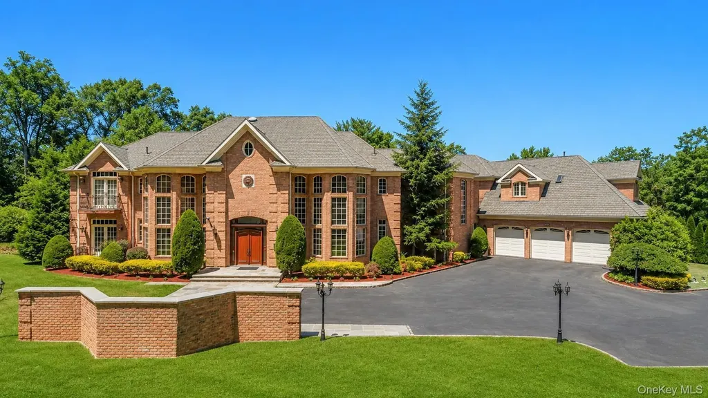 250 Oyster Bay Road Locust Valley NY 11560