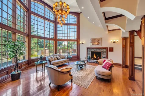 250 Oyster Bay Road Locust Valley NY 11560