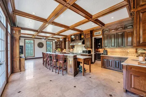 250 Oyster Bay Road Locust Valley NY 11560