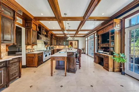 250 Oyster Bay Road Locust Valley NY 11560