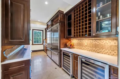 250 Oyster Bay Road Locust Valley NY 11560