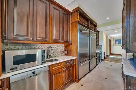 250 Oyster Bay Road Locust Valley NY 11560