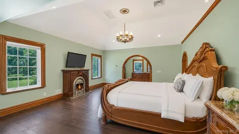 250 Oyster Bay Road Locust Valley NY 11560