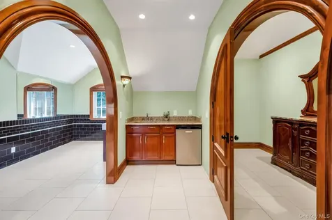 250 Oyster Bay Road Locust Valley NY 11560