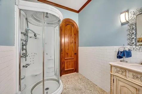 250 Oyster Bay Road Locust Valley NY 11560