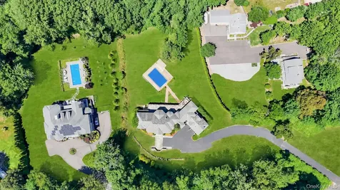 250 Oyster Bay Road Locust Valley NY 11560