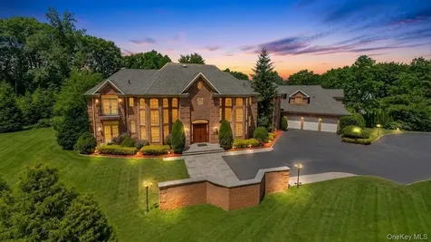 250 Oyster Bay Road Locust Valley NY 11560
