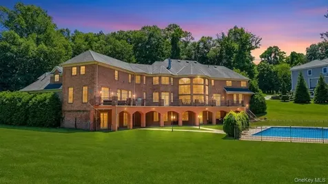 250 Oyster Bay Road Locust Valley NY 11560