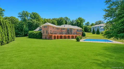 250 Oyster Bay Road Locust Valley NY 11560
