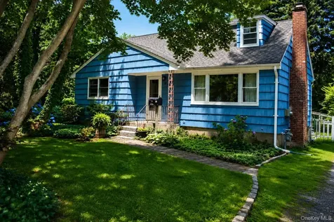 38 Maple Avenue Locust Valley NY 11560