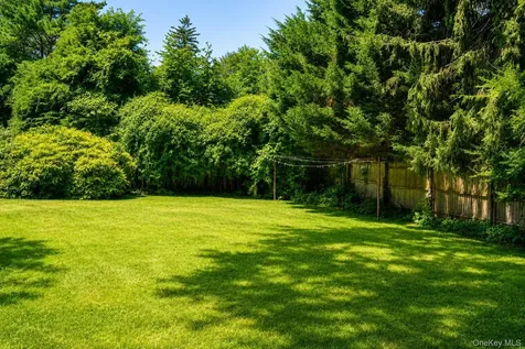 38 Maple Avenue Locust Valley NY 11560