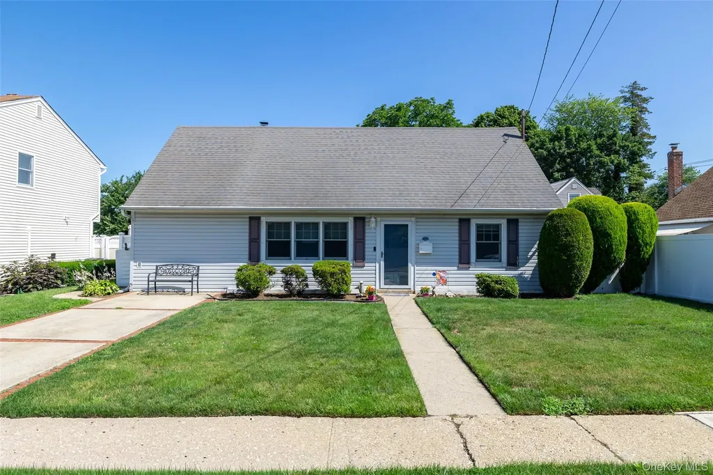 3977 Baylis Road Seaford NY 11783
